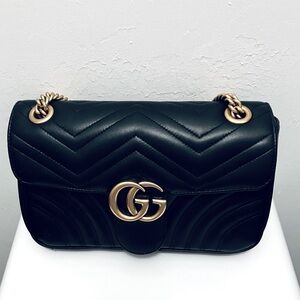Gucci Leather Marmont, Black Leather Bag.

Size: Medium